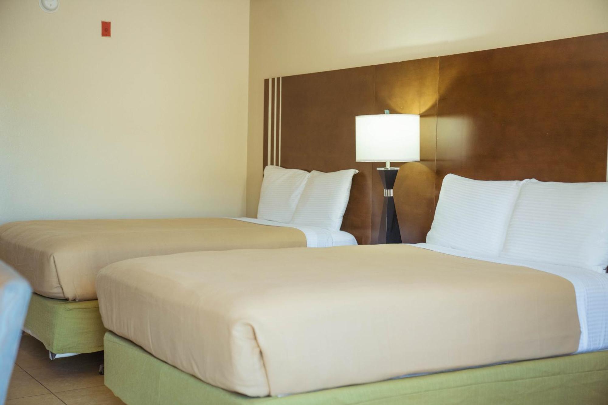 Serena Inn Citrus Ridge ภายนอก รูปภาพ